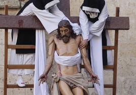 Función del Descendimiento, en la tarde de este Viernes Santo en la plaza de la Inmaculada.