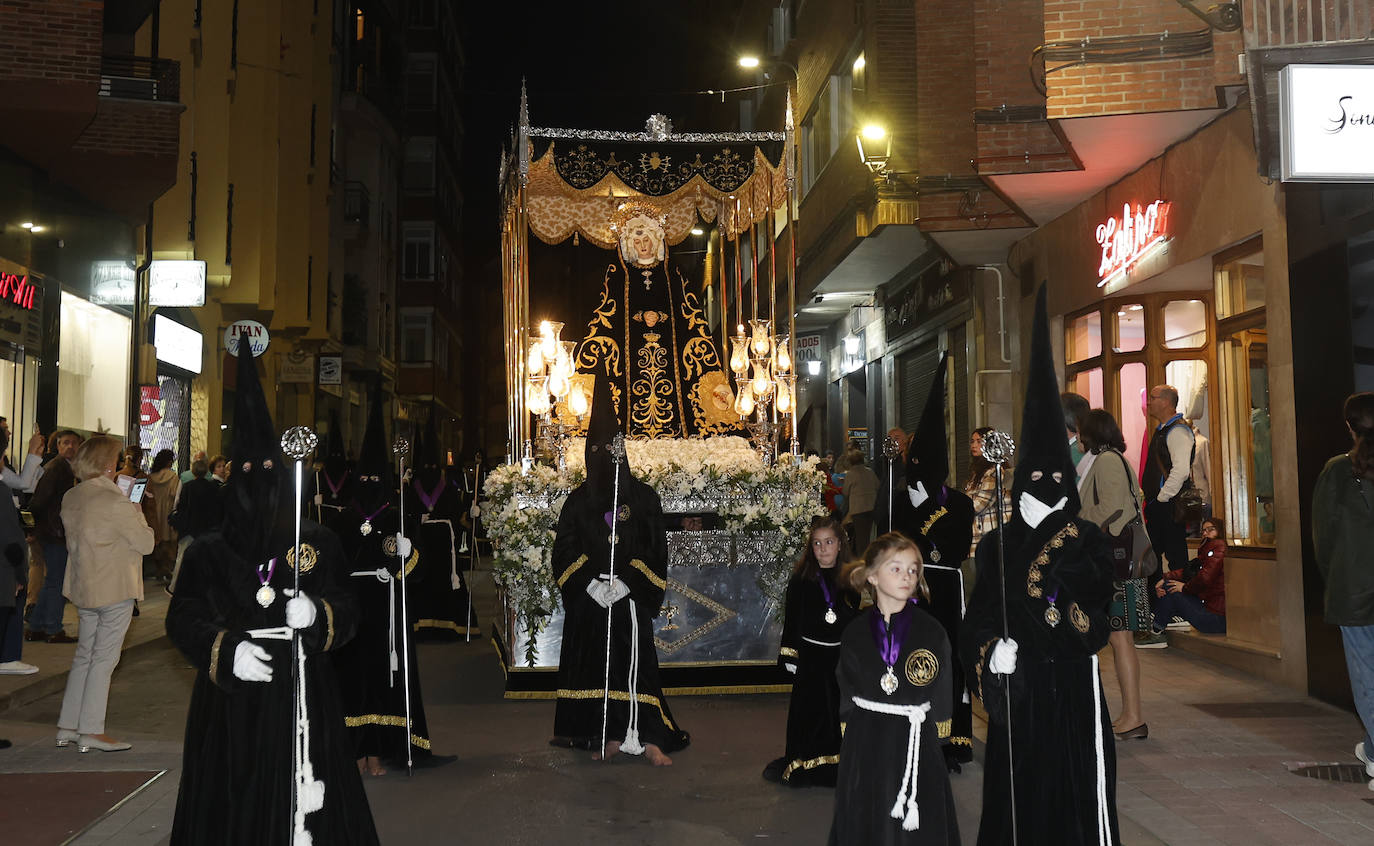 Máxima expectación en la procesión de las vírgenes