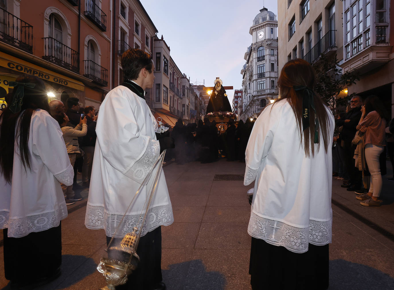 Máxima expectación en la procesión de las vírgenes