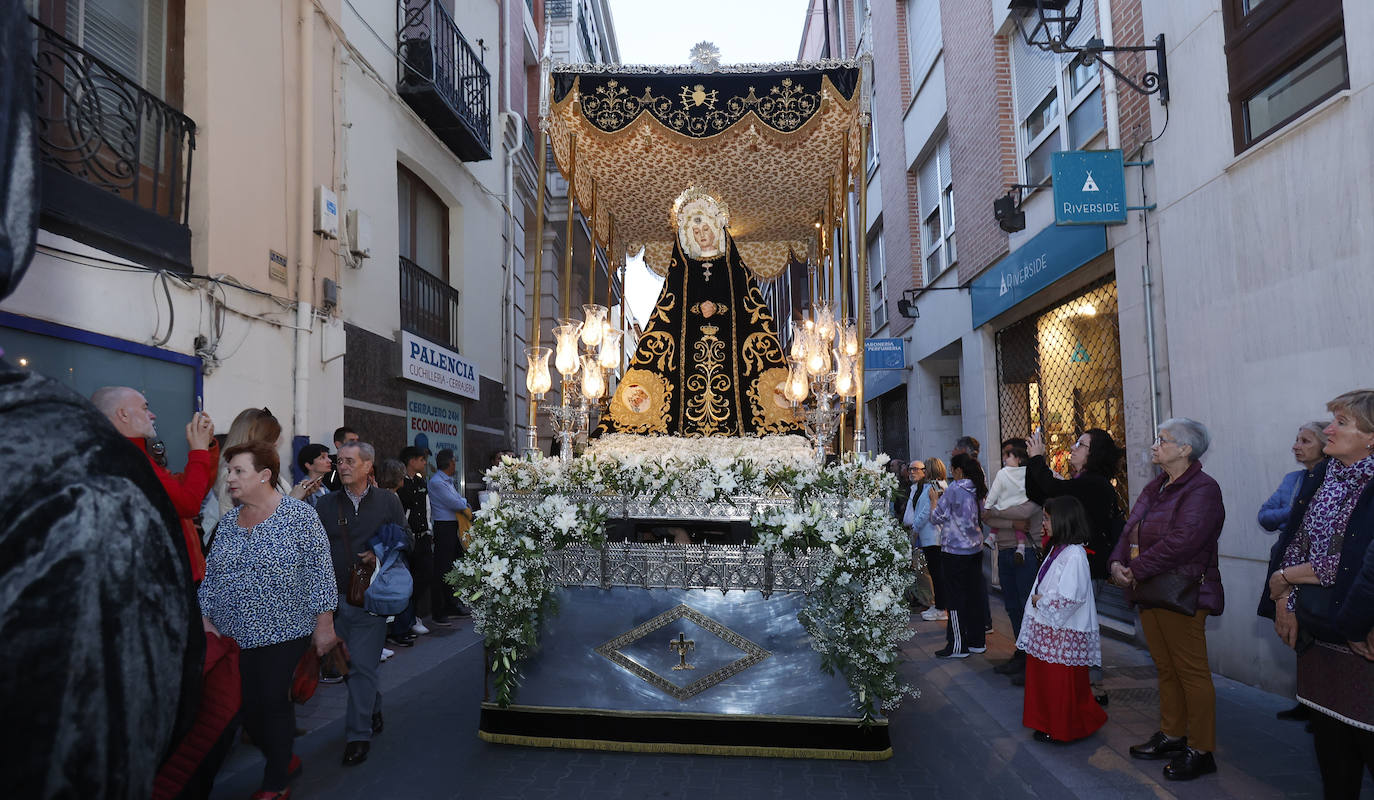 Máxima expectación en la procesión de las vírgenes