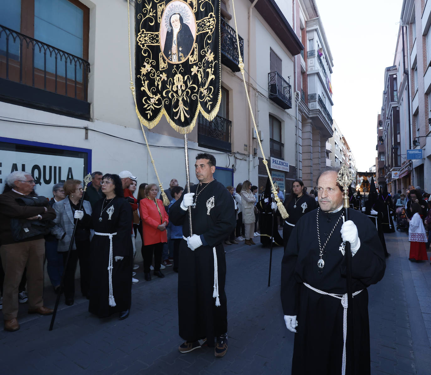 Máxima expectación en la procesión de las vírgenes