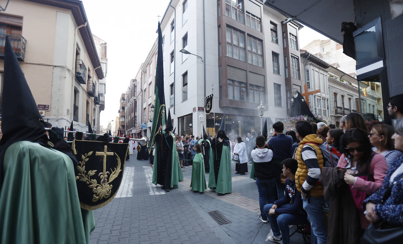 Máxima expectación en la procesión de las vírgenes