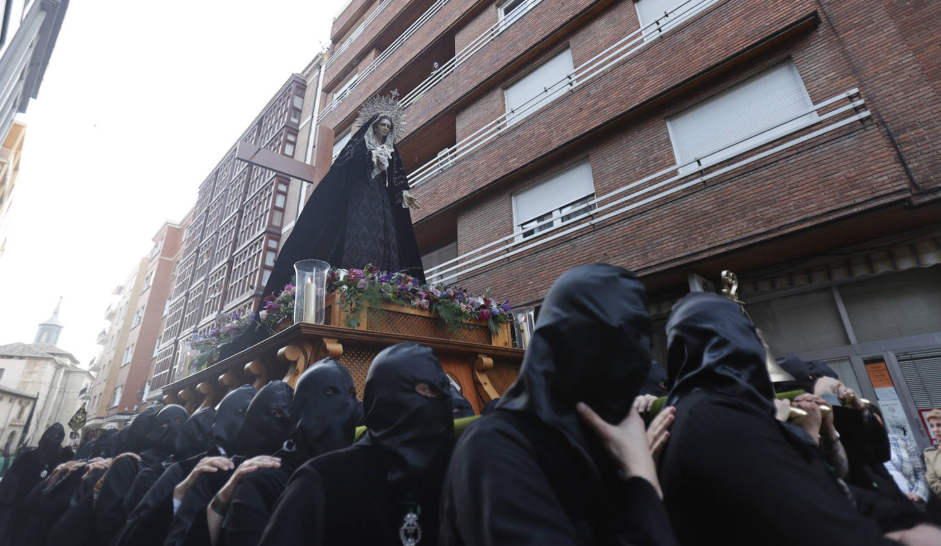 Máxima expectación en la procesión de las vírgenes