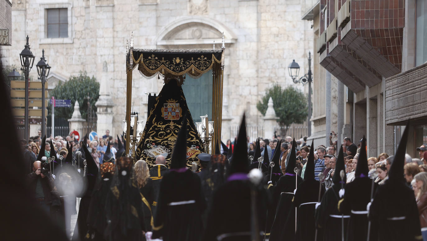 Máxima expectación en la procesión de las vírgenes