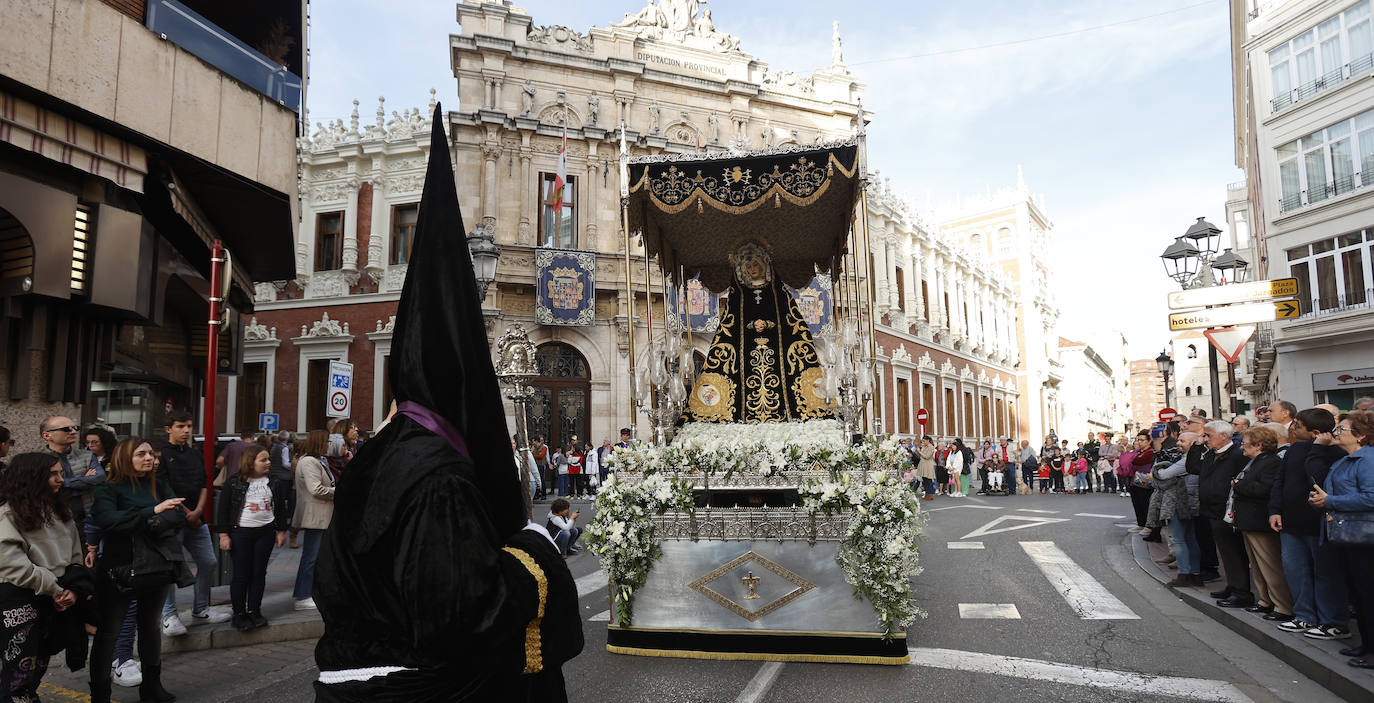 Máxima expectación en la procesión de las vírgenes