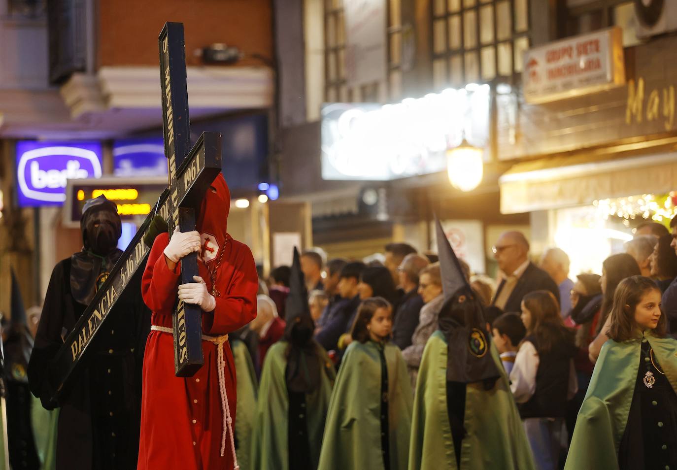 La vistosidad del Descendimiento y el Santo Entierro