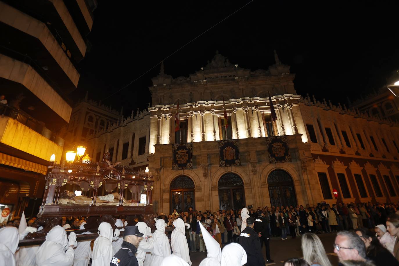 La vistosidad del Descendimiento y el Santo Entierro