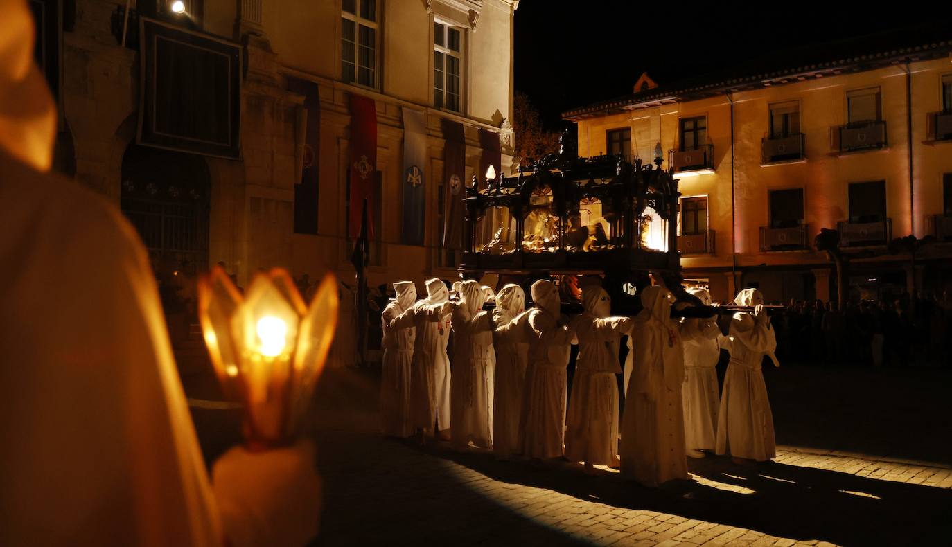 La vistosidad del Descendimiento y el Santo Entierro