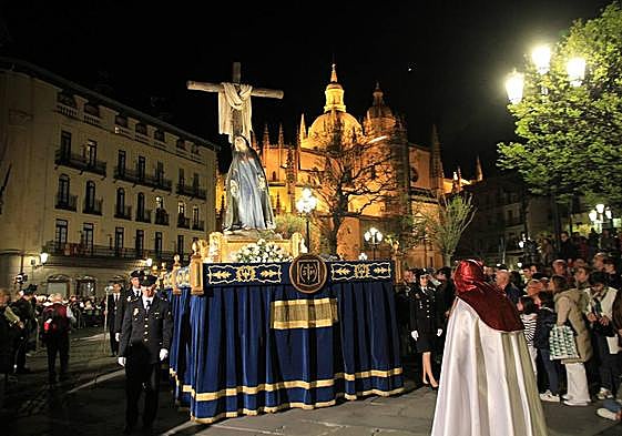 La Soledad, de Aniceto Marinas, cruza la Plaza Mayor.