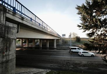 Evitan que salte a la autovía tras ser denunciado por acoso y amenazas