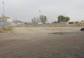 Terrenos de la calle Los Fresnos, en donde se levantarán las viviendas.