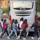La huelga del transporte de viajeros amenaza la comunicación con Madrid y las rutas escolares