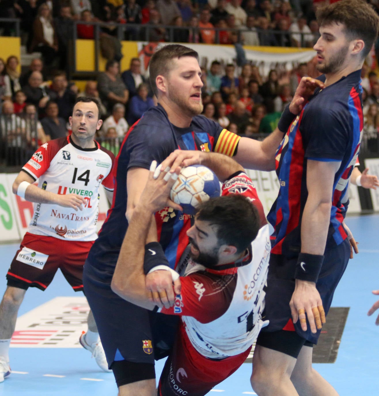 Victoria del Balonmano Nava ante el Barcelona (35-30)