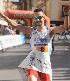 Imagen secundaria 2 - Jonathan González y Noelia Sabugo se adjudican la XXXVIII Medina Maratón de Medina