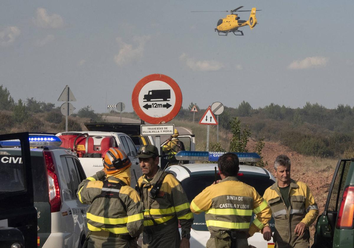 Medios desplegados en un dispositivo contra un incendio forestal en la provicia de Segovia.