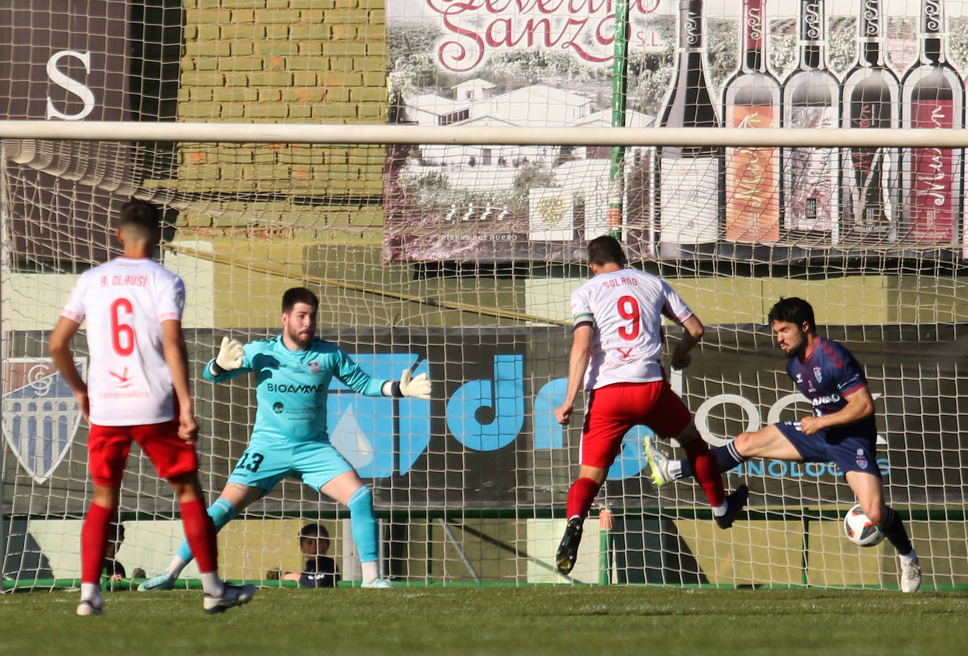 Dura derrota de la Gimnástica ante el Cacereño en La Albuera (1-5)