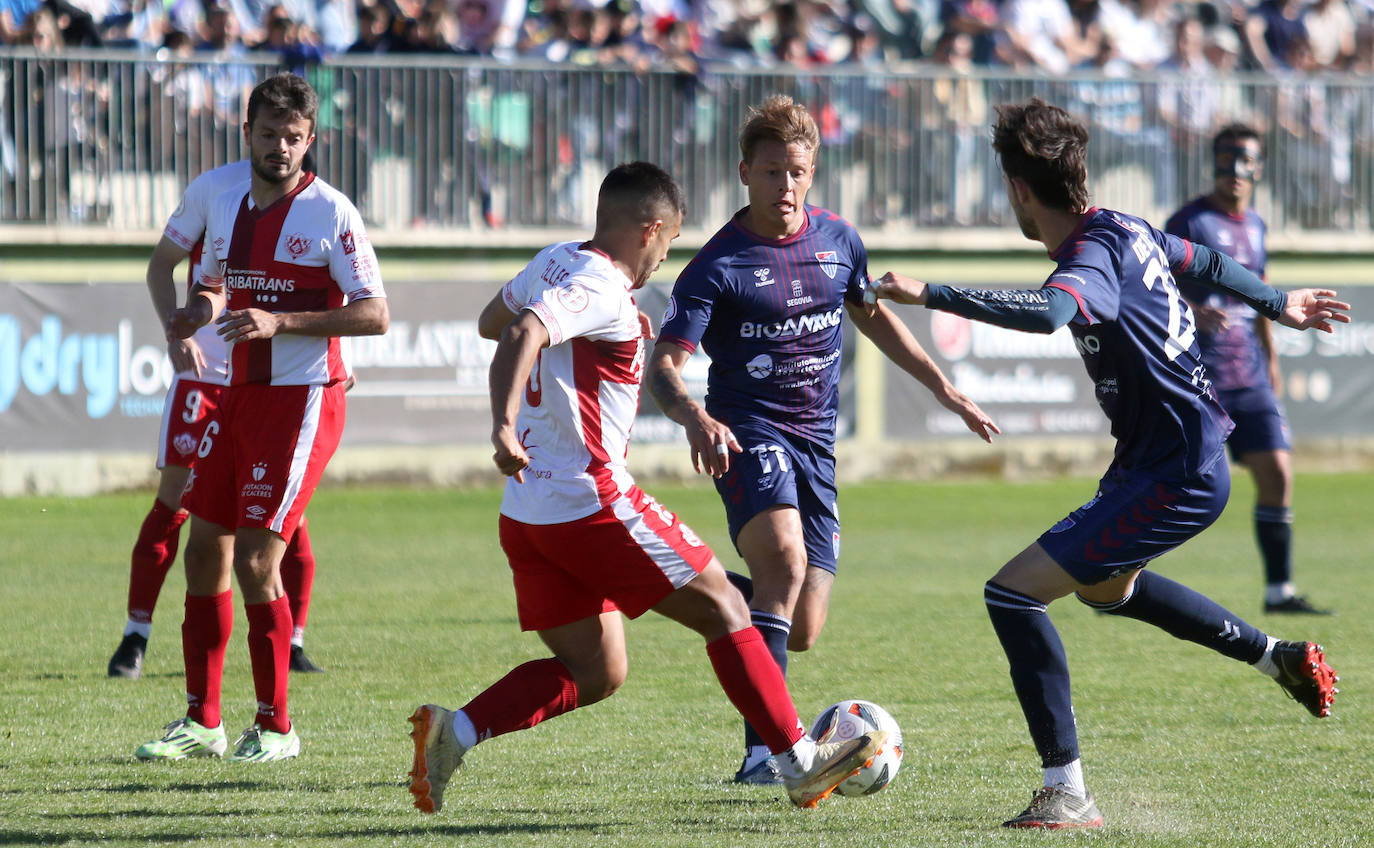 Dura derrota de la Gimnástica ante el Cacereño en La Albuera (1-5)