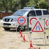 Circula sin un neumático, ebrio y drogado y vuelve a coger el coche al bajar de la grúa