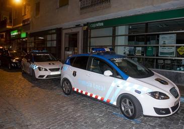 La Policía intercepta un coche con seis ocupantes, uno en el maletero