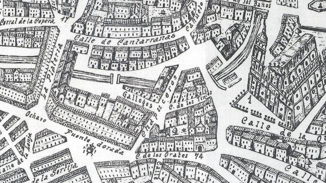 Imagen antes - Detalle del plano de la ciudad realizado por Bentura Seco en 1738 y redibujado por Agapito y Revilla en 1900. A la derecha, vista aérea de la plaza de la Libertad.