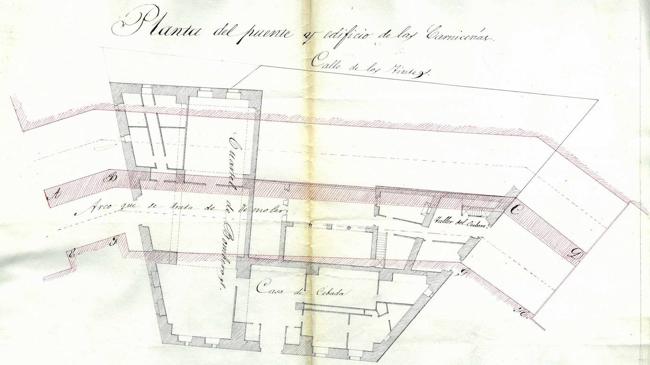 Imagen antes - A la izquierda, plano del puente de las Carnicerías, realizado por Máximo de Perea en 1849. A la derecha, fachada del puente de las Carnicerías conservada en el sótano del edificio de los números 15 y 17 de la Bajada de la Libertad.