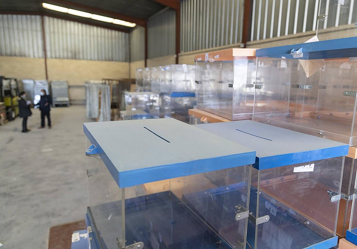 Las urnas, en el almacén municipal de Valladolid.