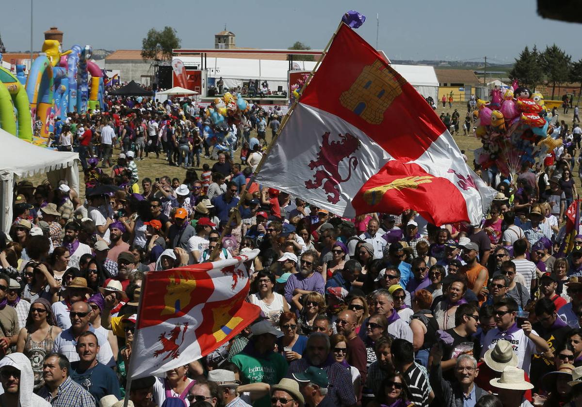 Celebración del Día de la Comunidad en la campa de Villalar.