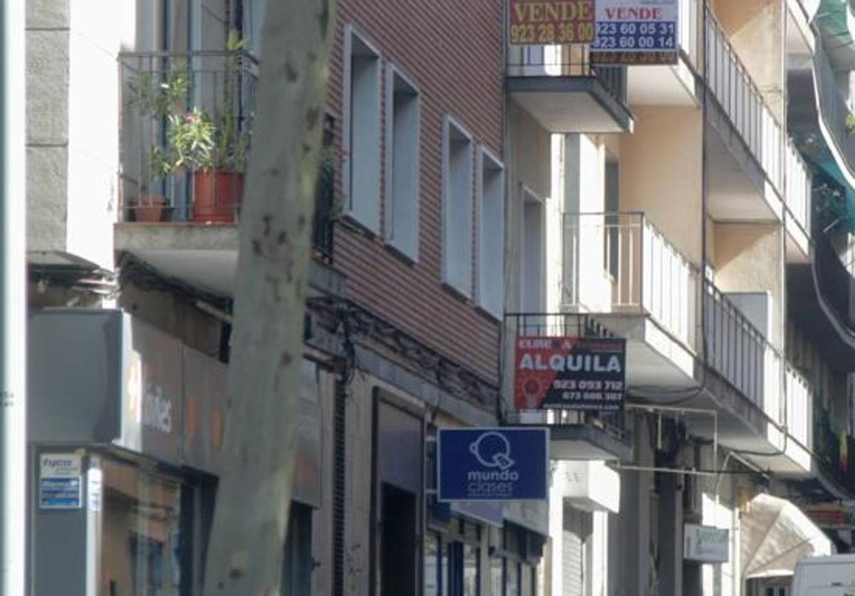 Viviendas de alquiler en una calle de Valladolid.