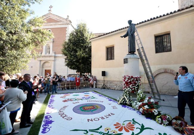 Ofrenda floral a San Pedro Regalado, en las fiestas del año pasado.