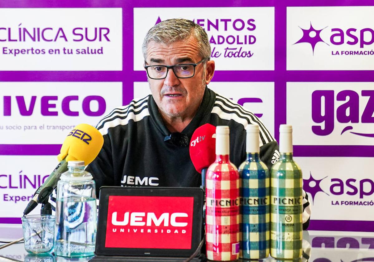 Paco García, durante la rueda de prensa previa al partido.