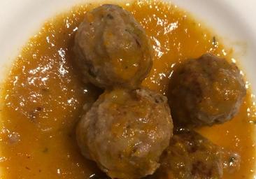 Albóndigas en salsa española