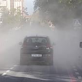 «Hemos avisado a la policía porque los cascotes caían a centímetros de los coches»