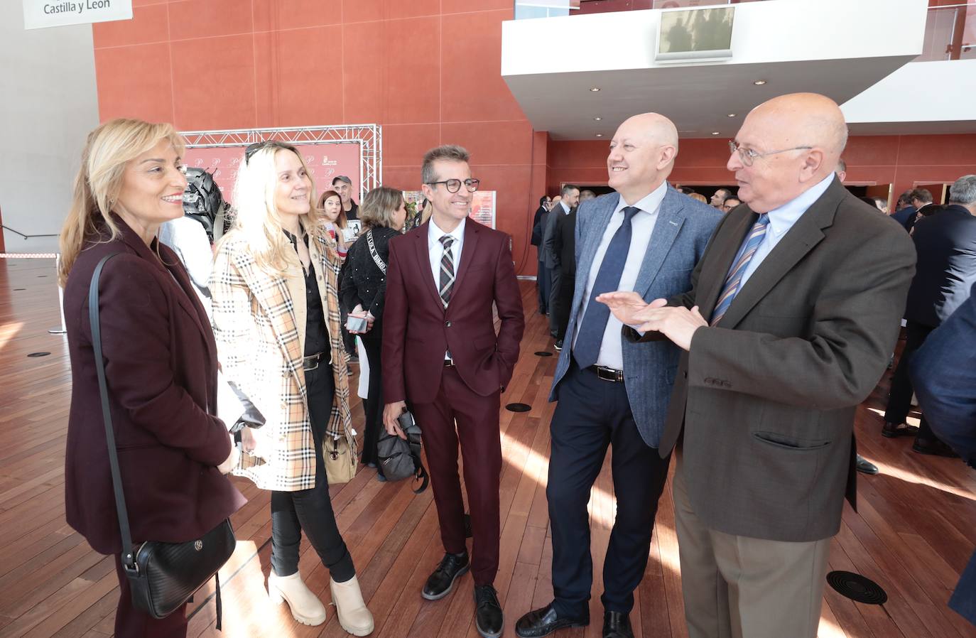 Asistentes a la entrega de los Premios Castilla y León (1 de 2)