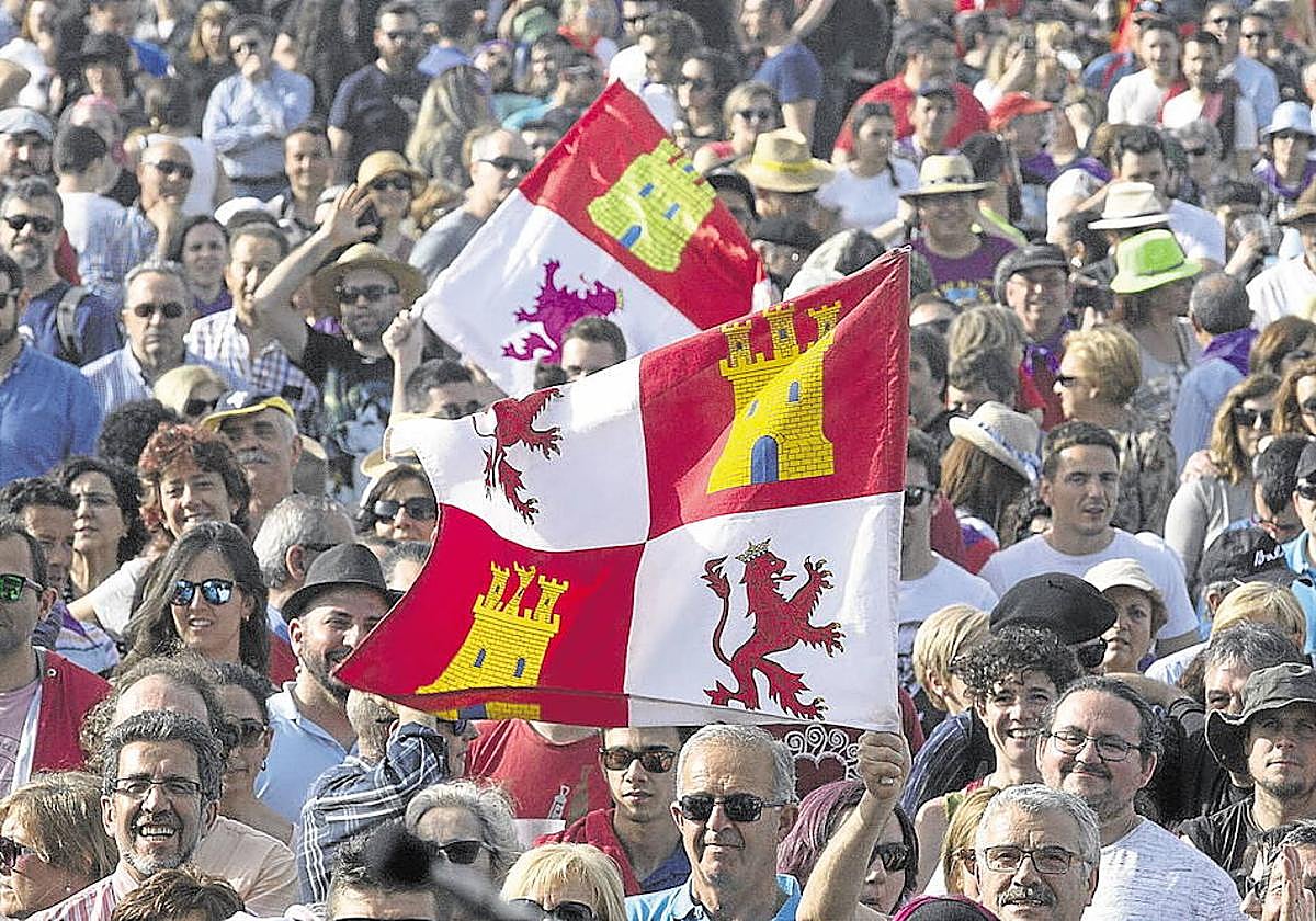 Fiesta de la comunidad en la campa de Villalar.
