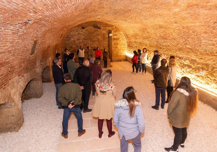 Doscientas personas visitan las obras del centro de artes escénicas de Paredes