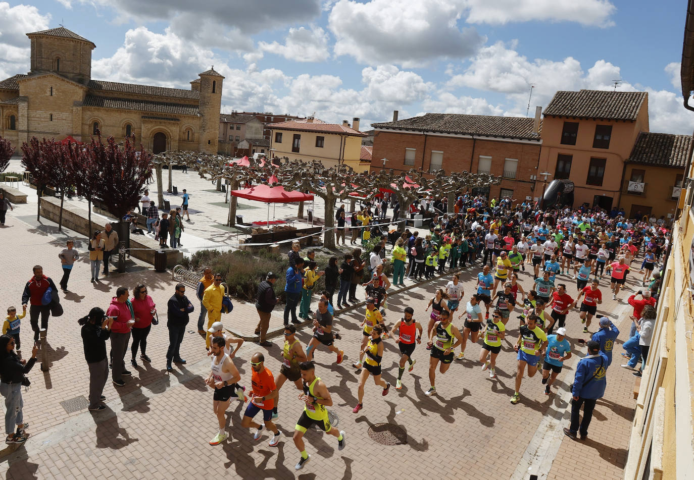 Más de 900 personas participan en la cita solidaria de Frómista
