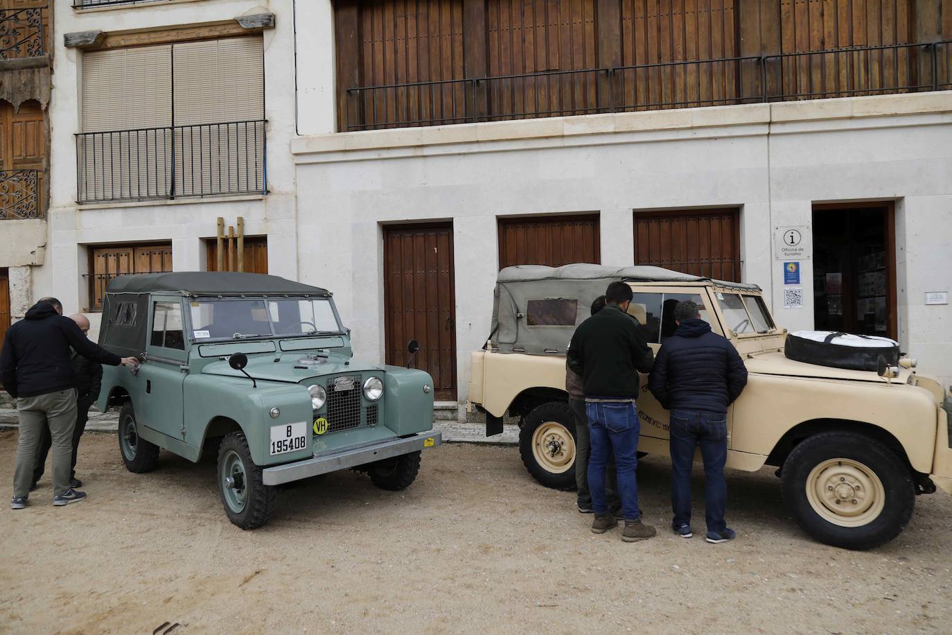 Concentración de Land Rover Santana en Peñafiel (Valladolid)