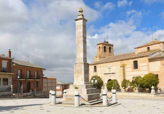 Monolito que recuerda en Villalar de los Comuneros a los capitanes Padilla, Bravo y Maldonado.