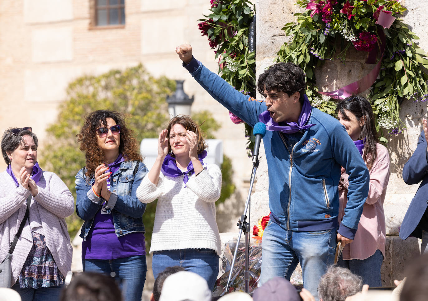 Los partidos políticos y asociaciones visitan Villalar