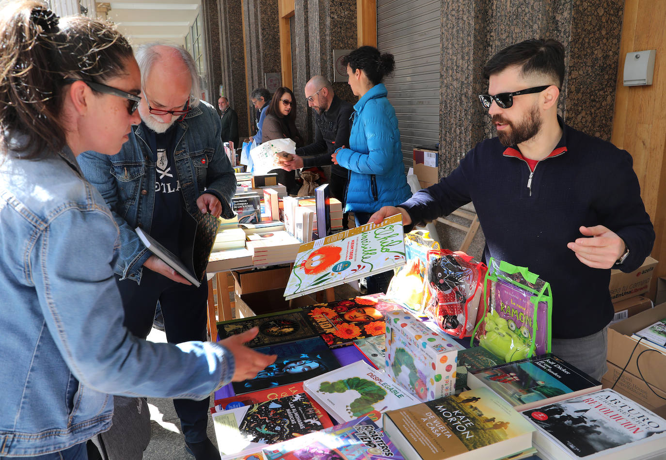 Éxito de público y de ventas en el Día del Libro