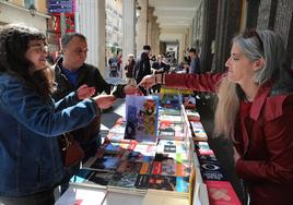 Puestos de libros en la Bocaplaza, este domingo.