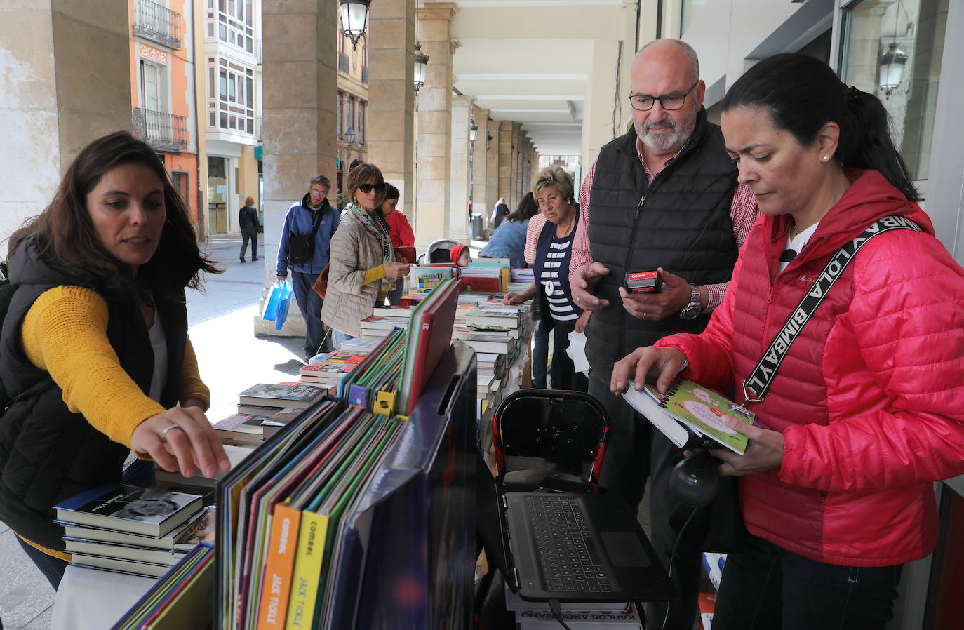 Éxito de público y de ventas en el Día del Libro