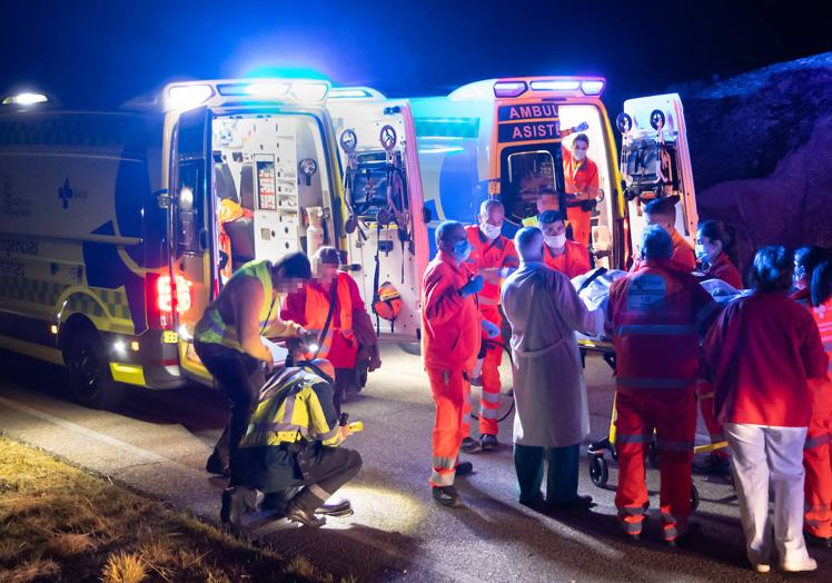 Imagen principal - Un muerto y dos heridos graves en un accidente de tráfico en Salamanca