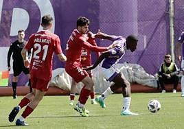 El blanquivioleta Cédric, en un momento del partido.