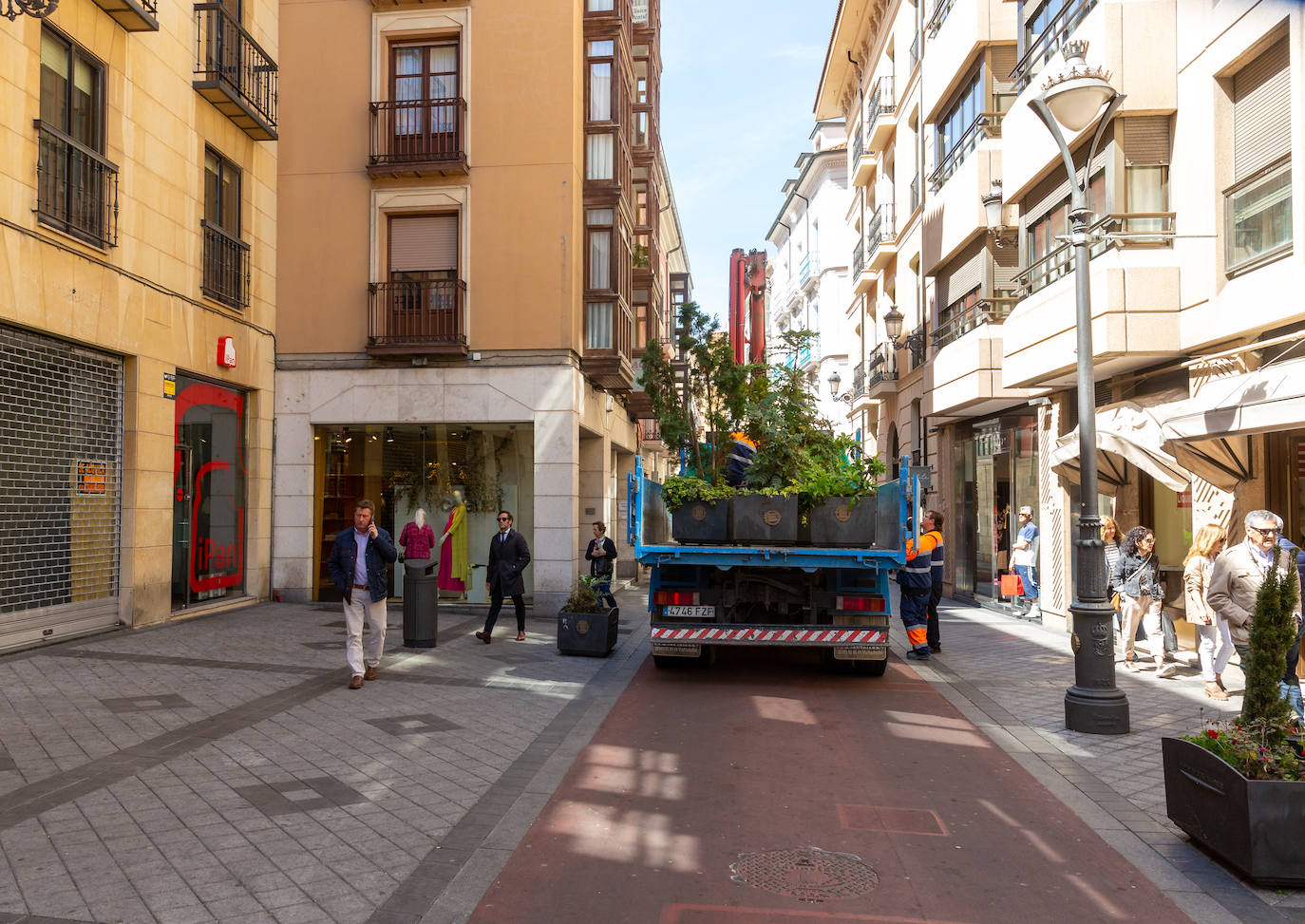 Nuevos bancos y jardineras en el centro de Valladolid