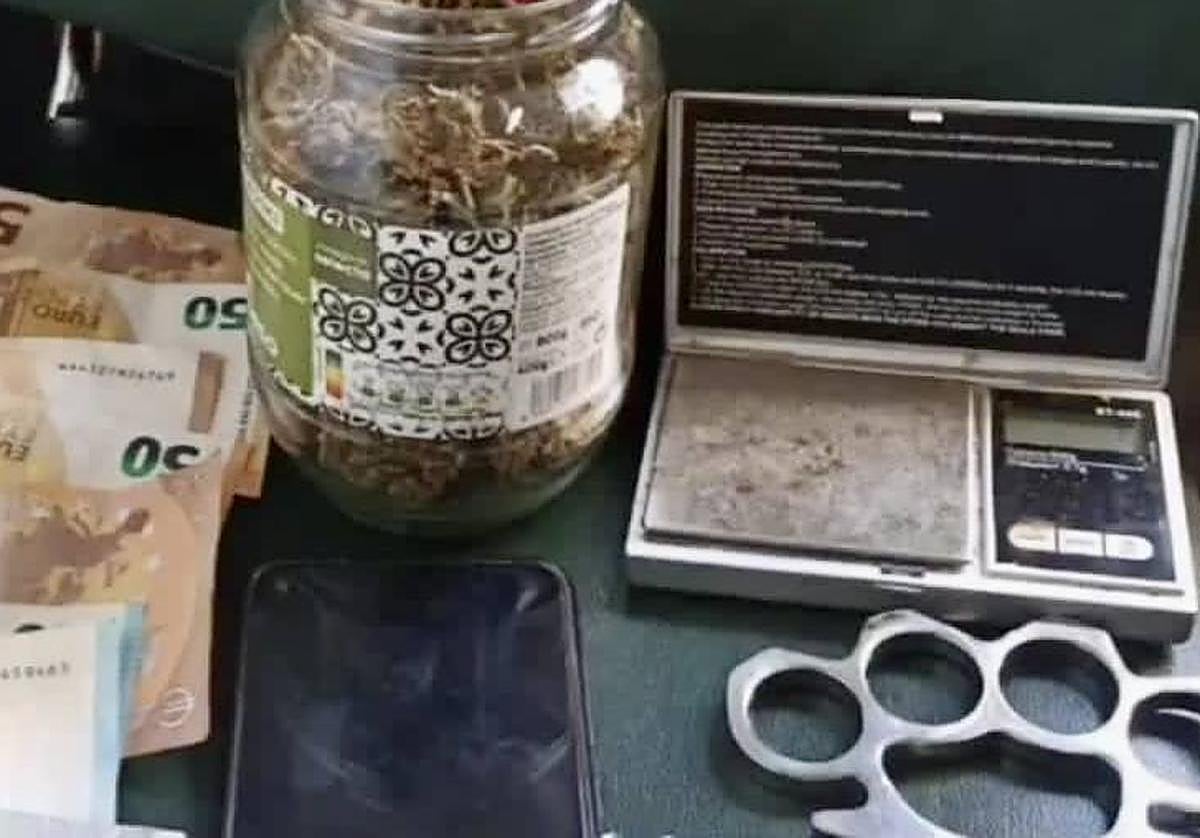 Efectos intervenidos al detenido.