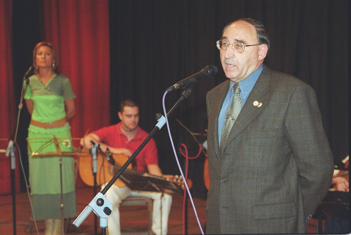 10/05/2003. José Luis Bellido en el concierto musical de casas regionales en la Sala Borja.