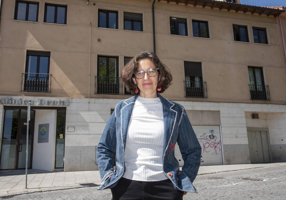 Natalia Martín, vecina afectada por los ruidos procedentes de fiestas en el casco antiguo de Segovia.