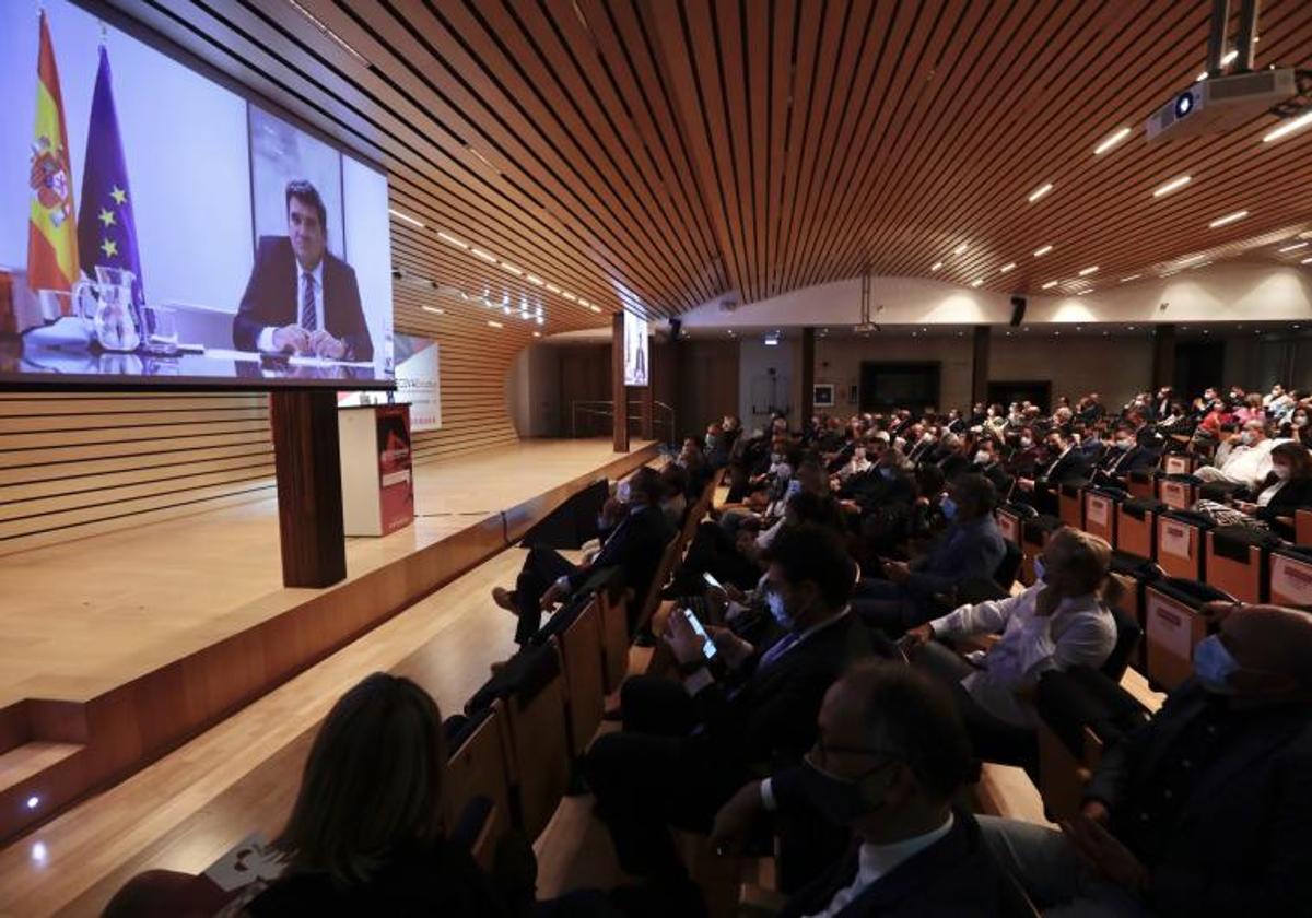 El ministro Jose Luis Escrivá participa en un acto del colegio de Economistas en la Feria de Valladolid.