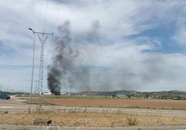 Sofocan un incendio en una escombrera del camino Mataburras